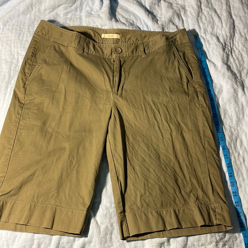 Womens sz 16 Bermuda shorts